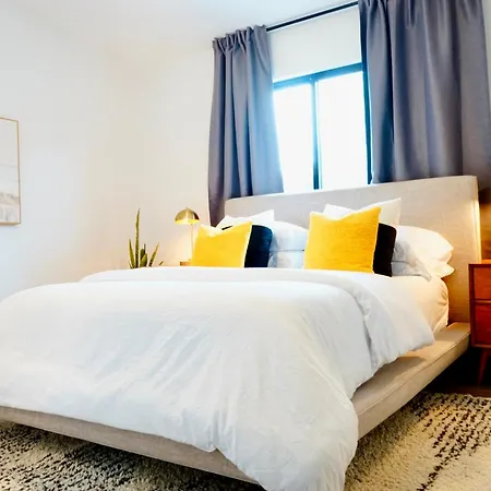 Newly Built, Bright, And Modern Guest Home